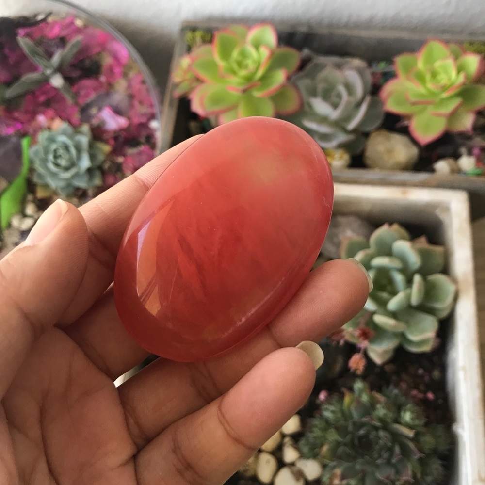 ✨Cherry 🍒 Quartz Palm Stone✨ - Picture 1 of 1